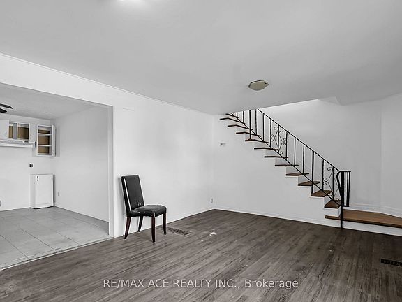 5th image of 1606 Pitt St
