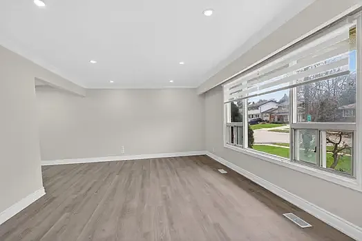 53 Nicklin Cres — Photo 14