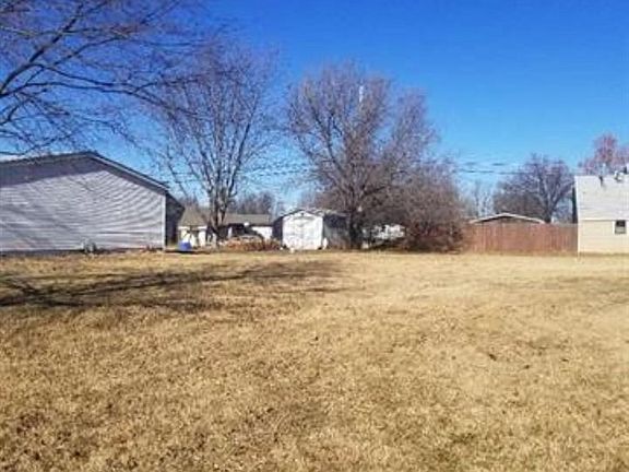 3rd image of 200 E Spencer Dr