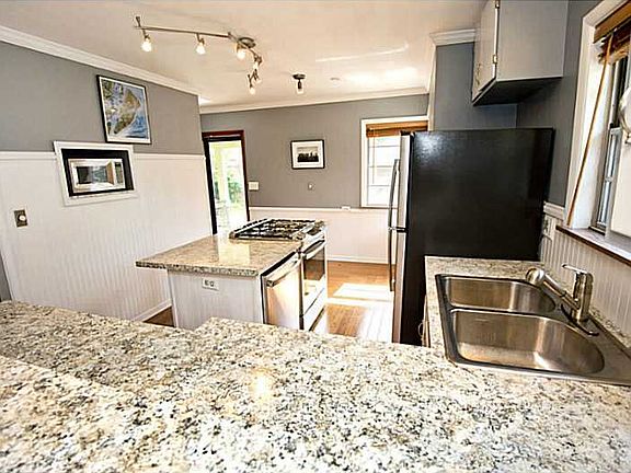 4th image of 6067 Riverview Dr