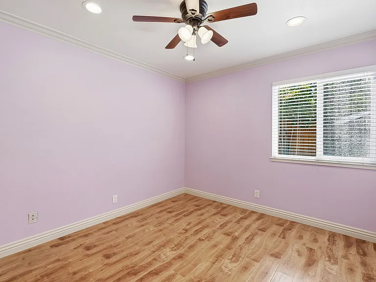 325 Goshen Ct — Photo 22