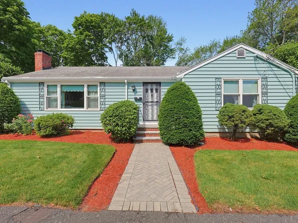 11 Preston St, Wakefield, MA 01880