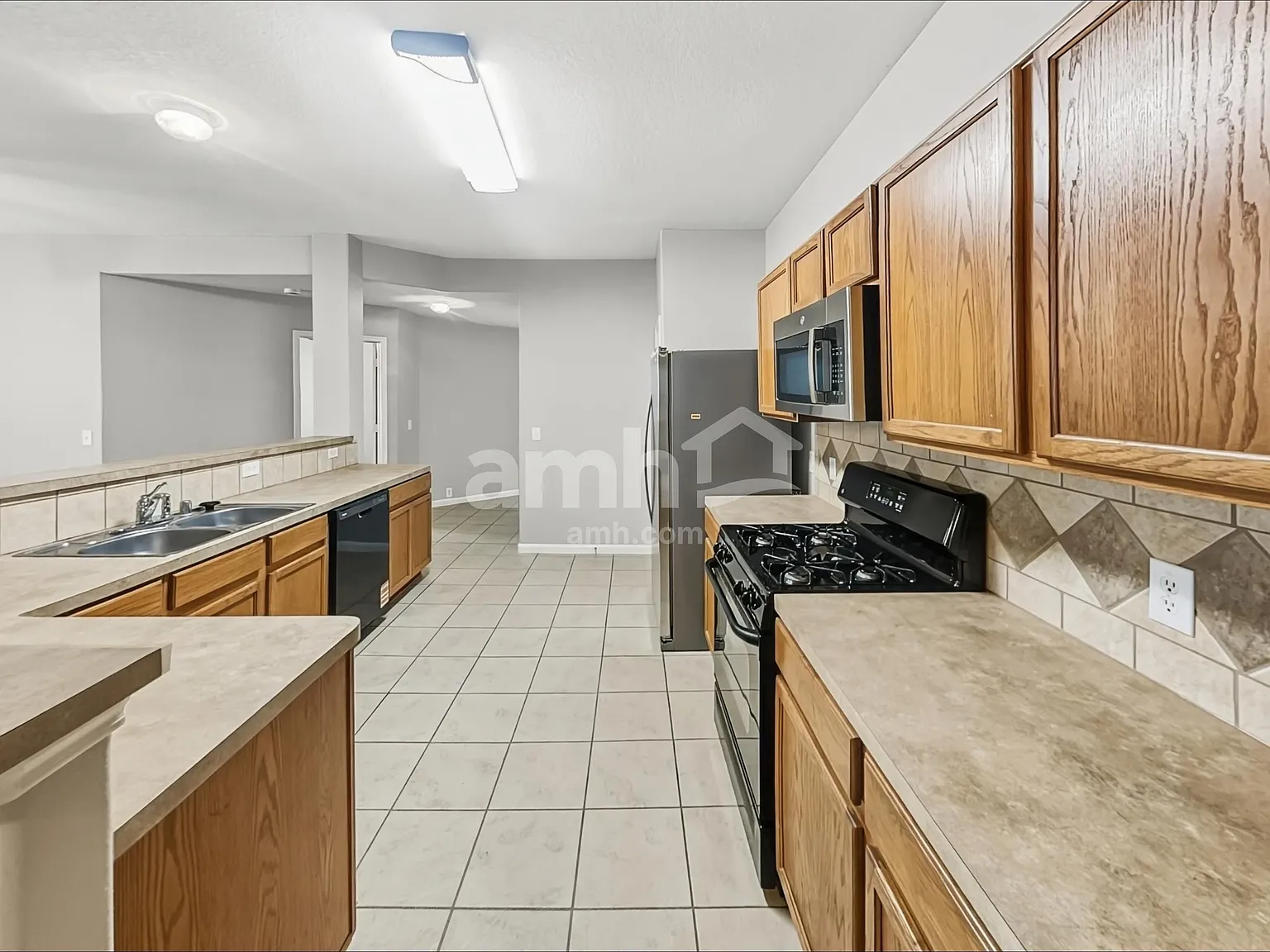 4 bed, 2.0 bath, 1745 sqft, $2,005 — Photo 4