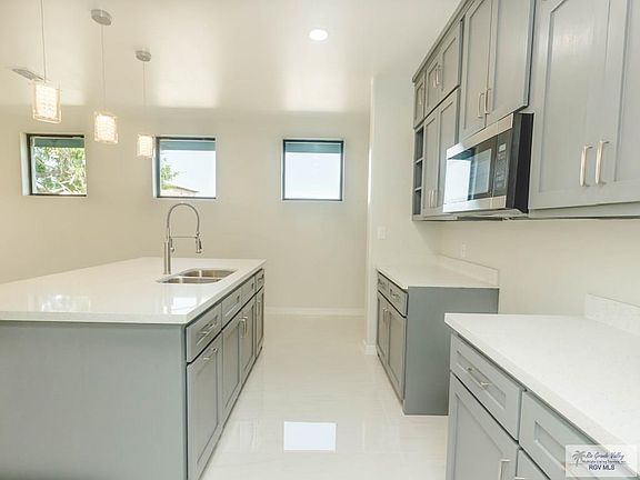 5th image of 715 Carmelita Ln