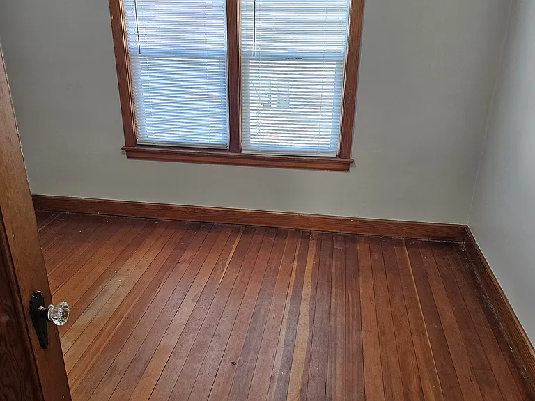1012 Howard St — Photo 4