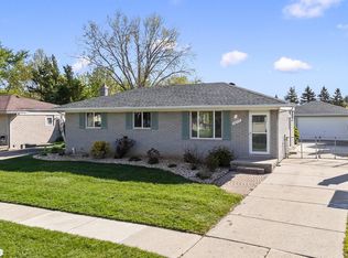 46972 McKenna Dr, Macomb, MI 48044