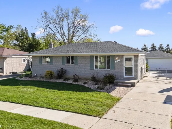46972 McKenna Dr, Macomb, MI 48044