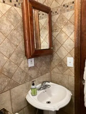 Rented by Apple Exclusive Realty Inc | media 33