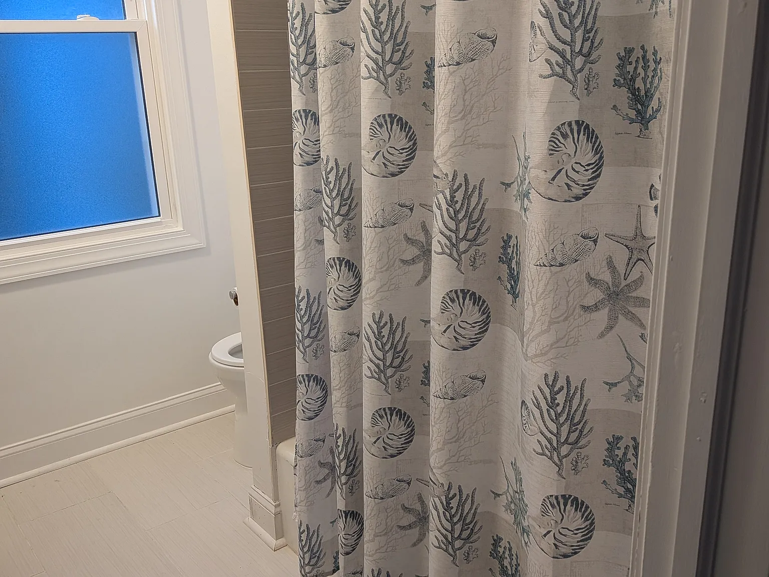 1 bed, 1.5 bath, 2444 sqft, $950 — Photo 2
