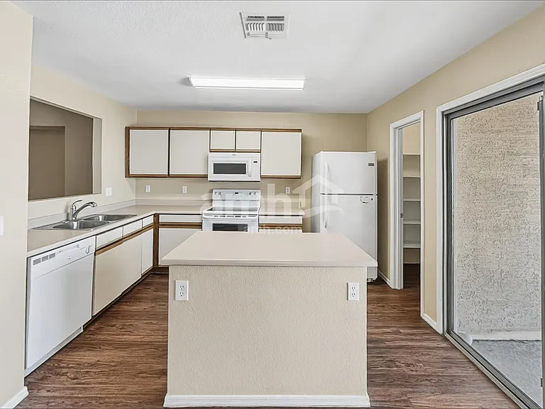 242 S Valle Verde — Photo 4