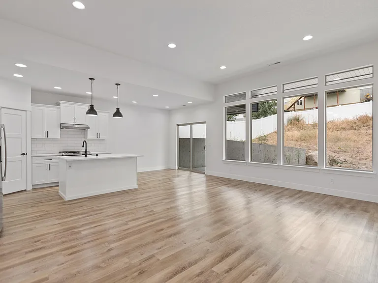 16501 N Columbus Dr — Photo 17