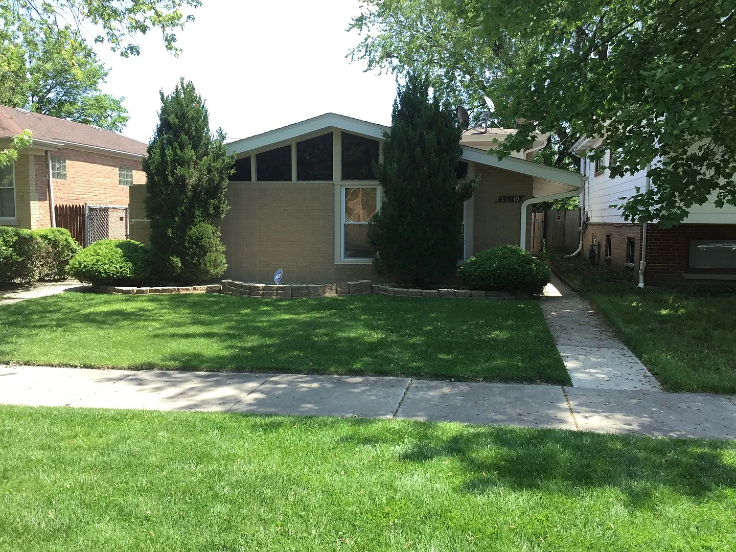 15219 Oak St photo 1