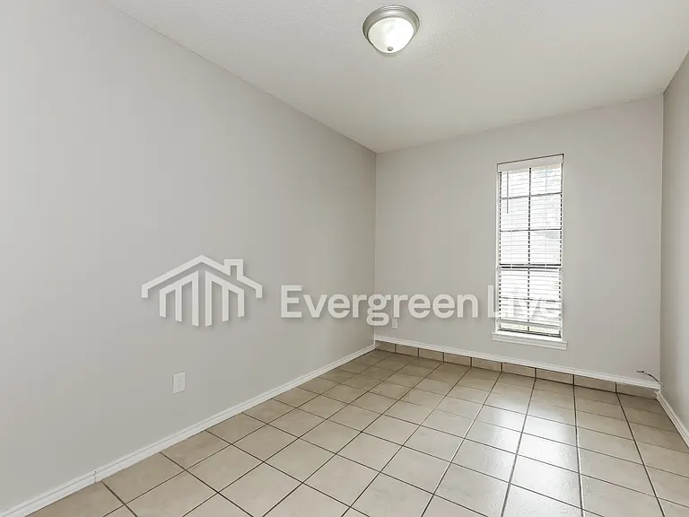2401 Willow Oak Dr — Photo 9