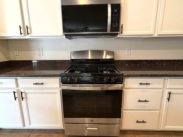 2132 S Martingale Rd — Photo 4