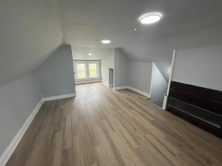 969 Wilson Ave — Photo 11