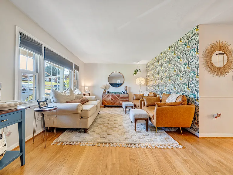 621 Aragona Dr — Photo 4