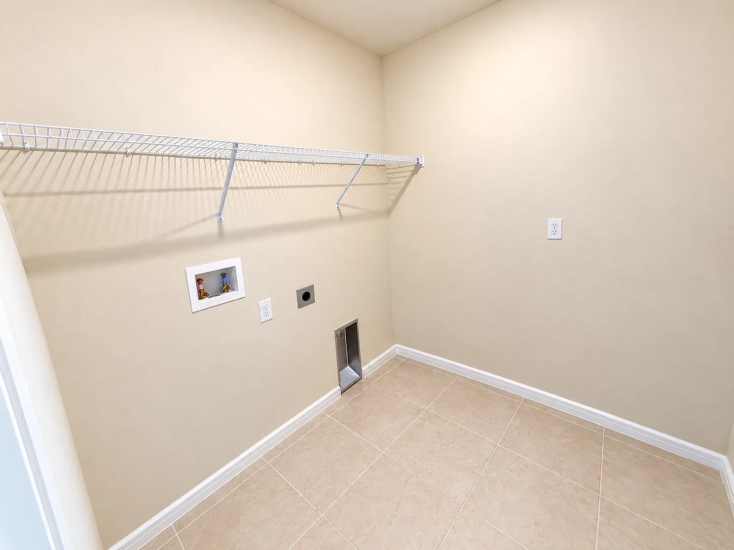 4 bed, 2.0 bath, 1849 sqft, $2,495 — Photo 3