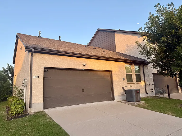 1321 Pebblebrook Ln — Photo 35