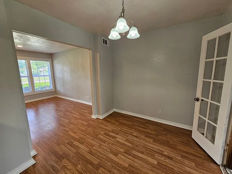 2023 E Illinois Ave — Photo 18