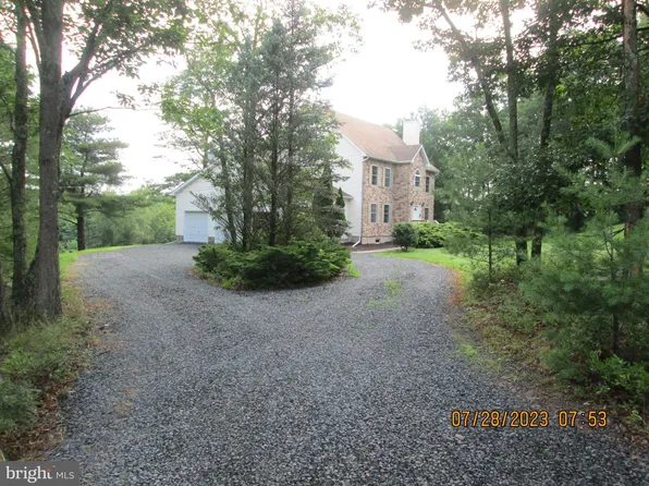 115 Mountainview Rd, Greeley, PA 18425