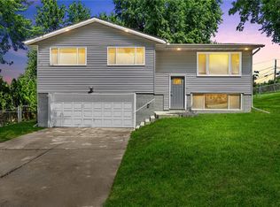 1521 Woodside Dr NW, Cedar Rapids, IA 52405