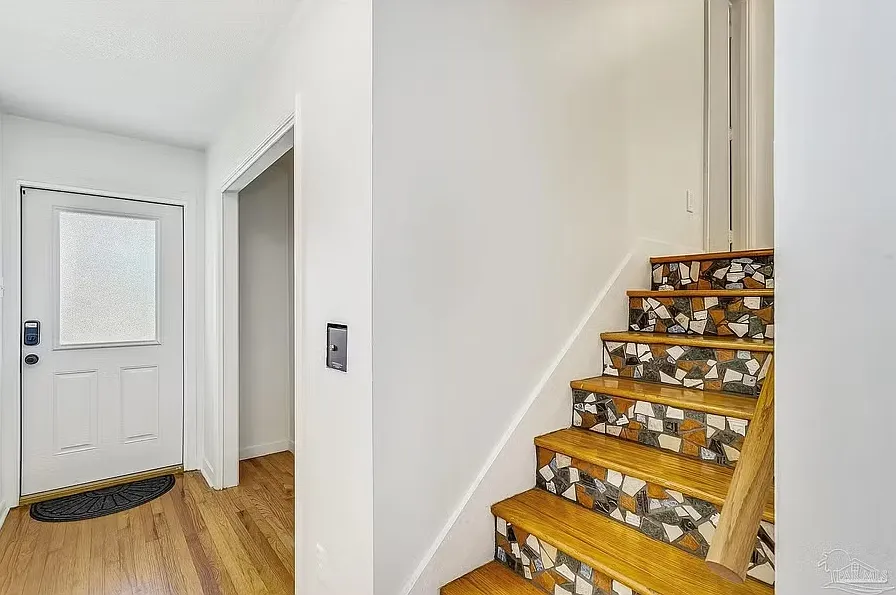 5 bed, 1917 sqft, $845 — Photo 2