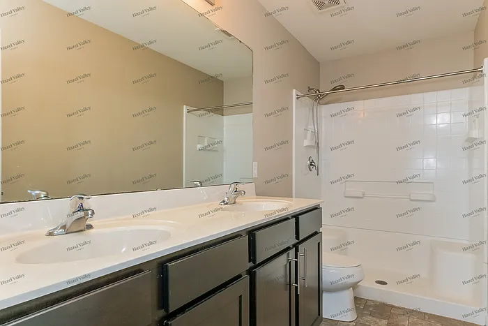 319 Pecan Bluffs Dr — Photo 10