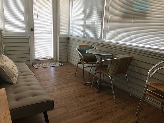 5th image of 19718 Gulf Blvd Unit 4