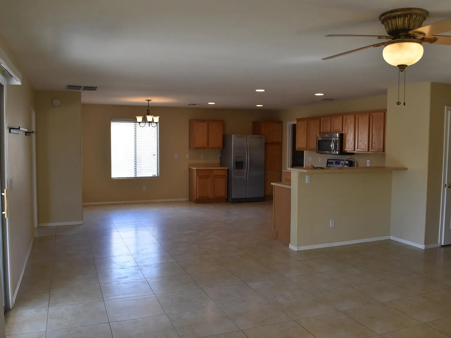 3 bed, 1400 sqft, $1,695 — Photo 3