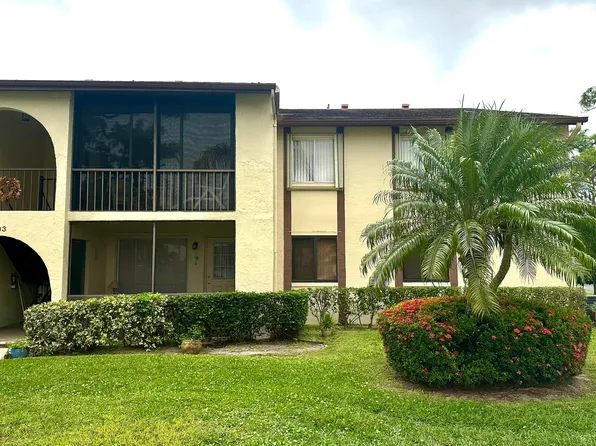 303 Knotty Pine Circle #B-2, Greenacres, FL 33463