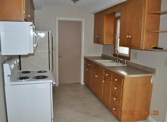 2nd image of 1360 Chicago Ave