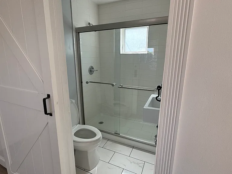 236 E Neece St — Photo 3