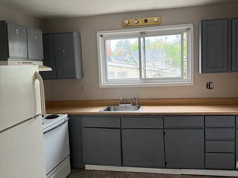 408 Barbour St #2 — Photo 3