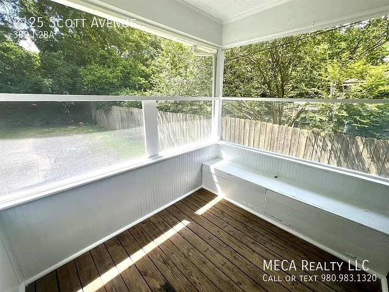 2125 Scott Ave — Photo 7
