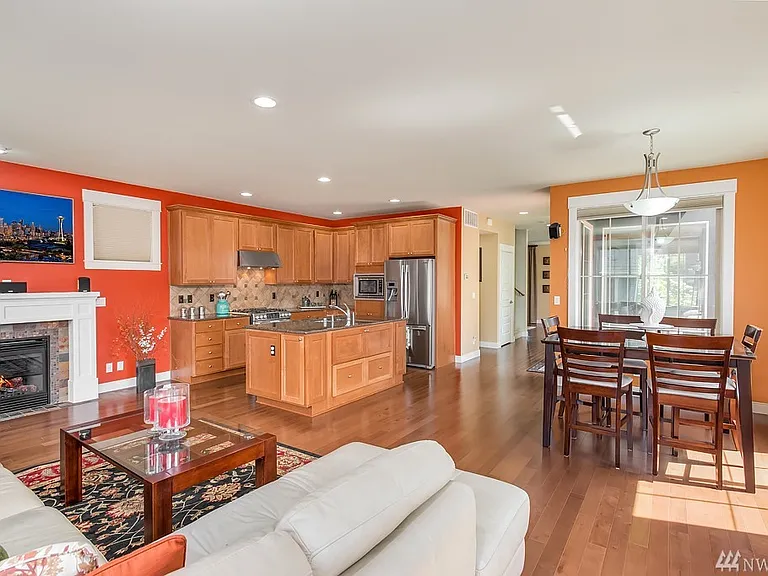 373 NE Eagle Way — Photo 1