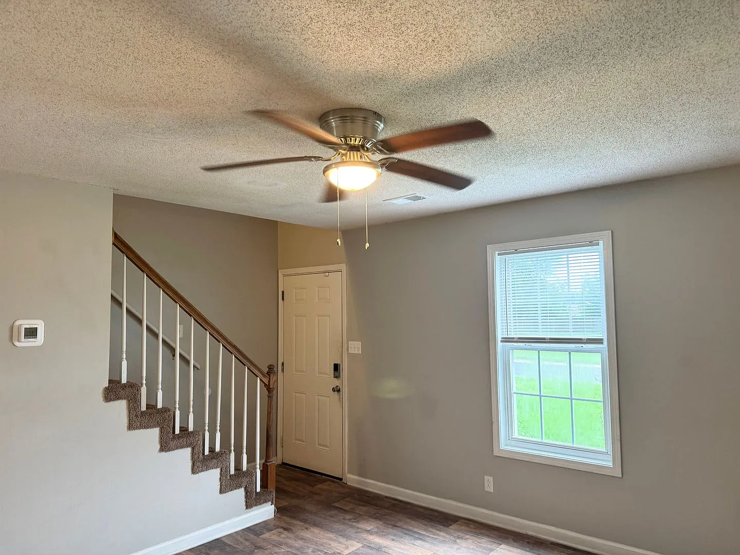 Just listed with upstairs bedrooms! — Photo 2