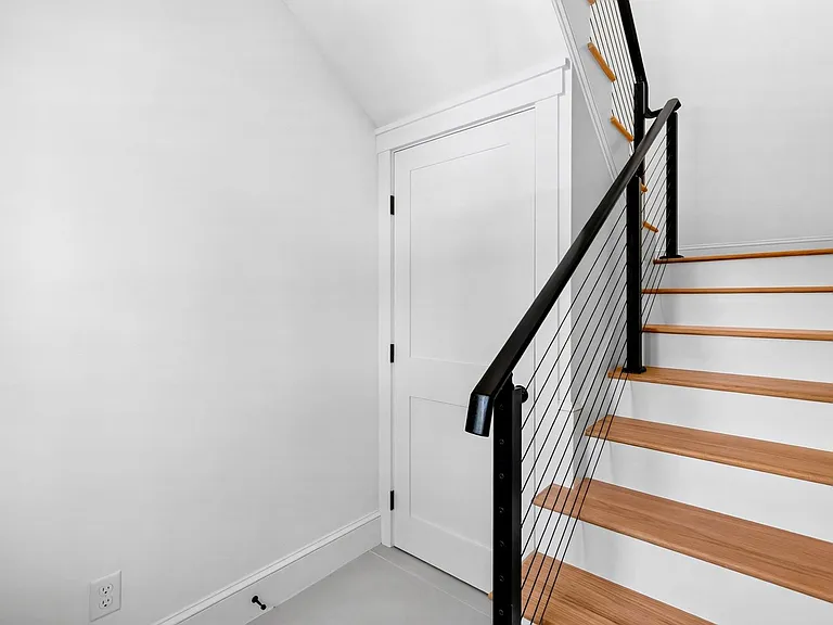 545 E Henry Ln — Photo 3