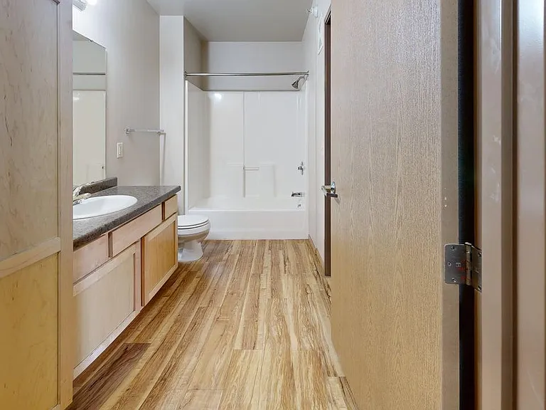 Roosevelt West Apartments — Photo 15