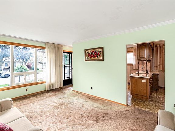 4th image of 30 Goldfinch Rd