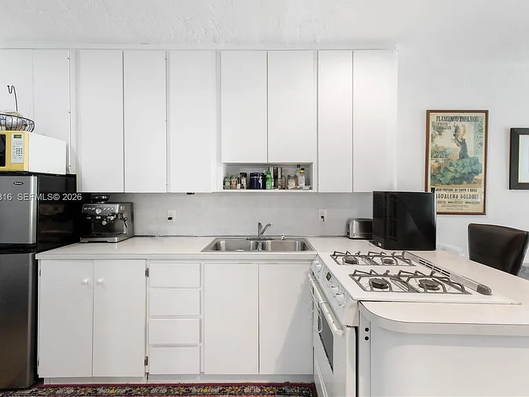 2445 Lake Pancoast Dr #J — Photo 5