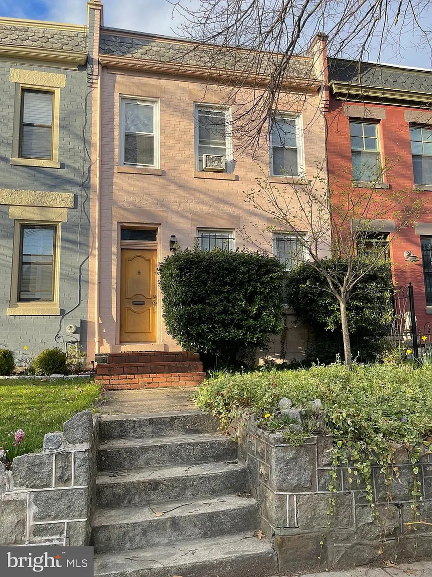 1412 D St SE photo 1