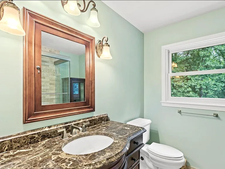 11002 Warwickshire Dr — Photo 34
