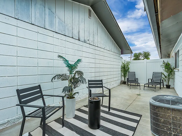 21P Patio 21P Patio