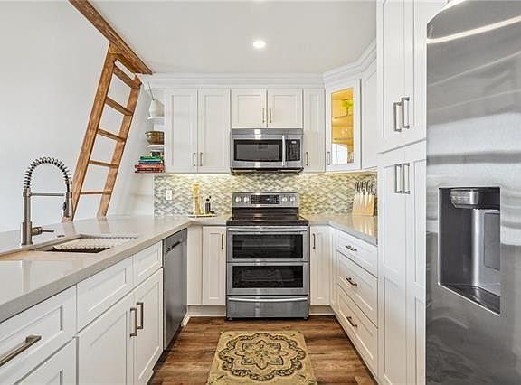 4th image of 961 Marina Blvd #961