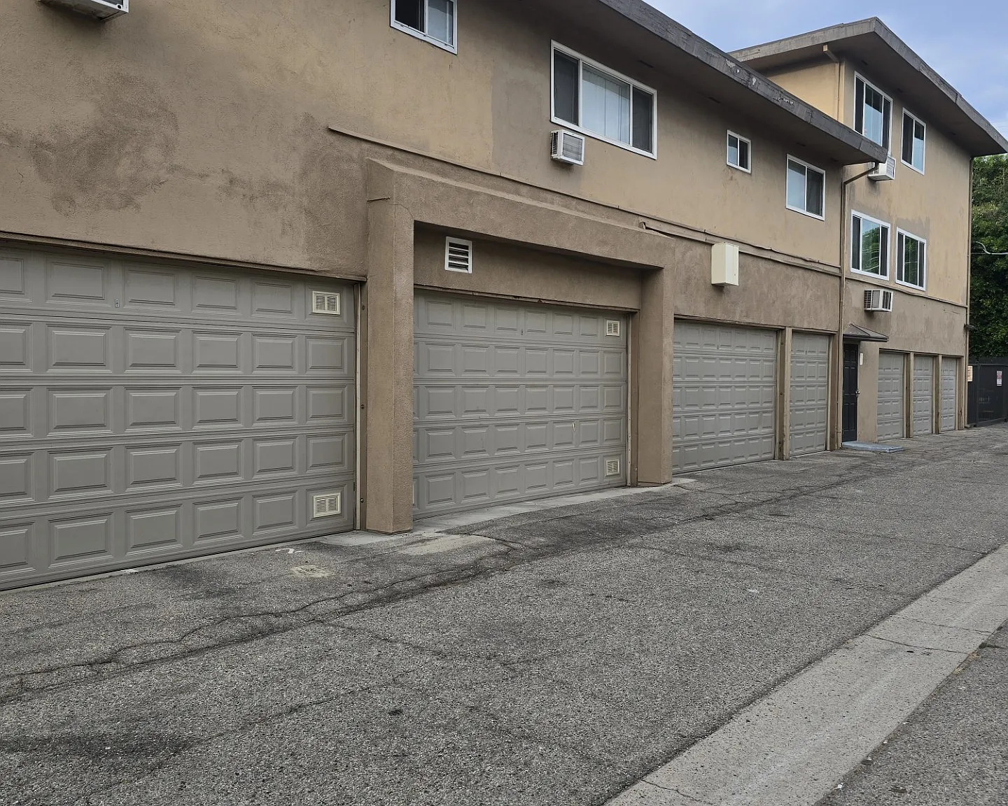 4954 Hazeltine Ave. — Photo 1