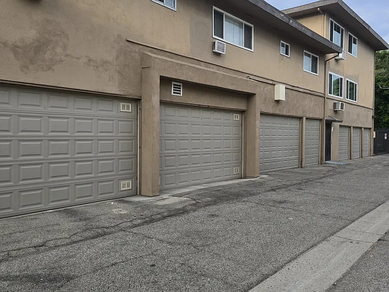 4954 Hazeltine Ave. — Photo 1