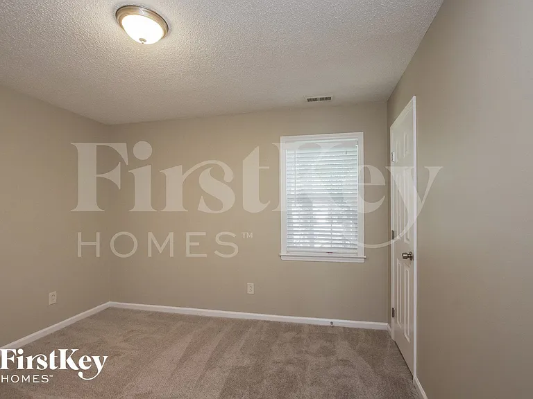 3204 Faircroft Way — Photo 12