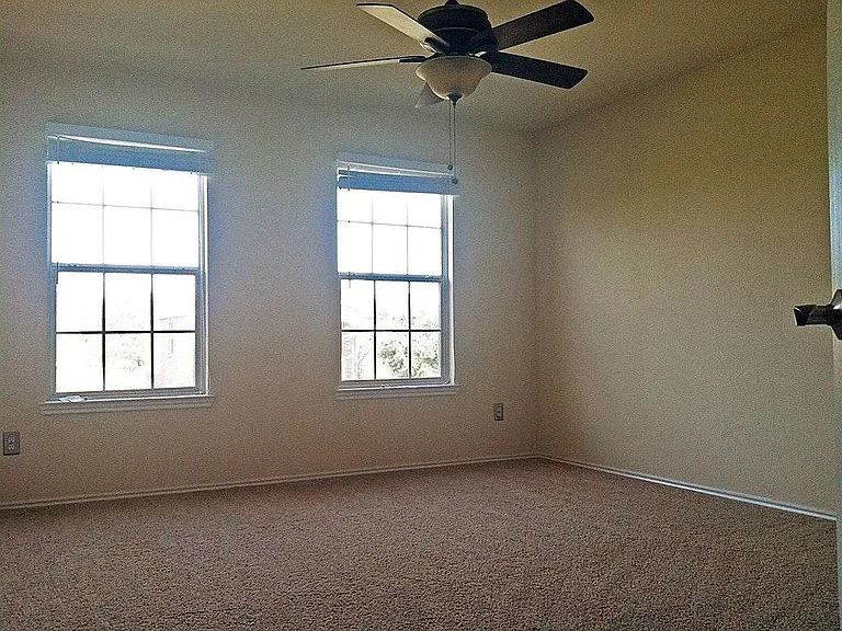 Upstair Bedroom #4