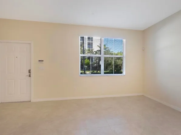 1247 Via De Fossi, Boynton Beach, FL 33426
