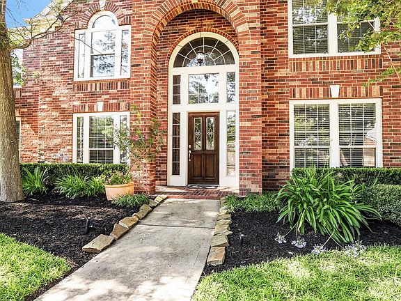 Beautiful 4 bedroom home on a sprawling corner lot in Coles Crossing!